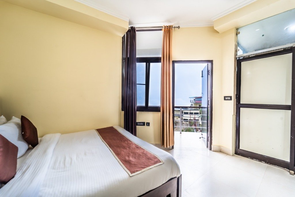 Classic Room with Private Balcony - Photo 2