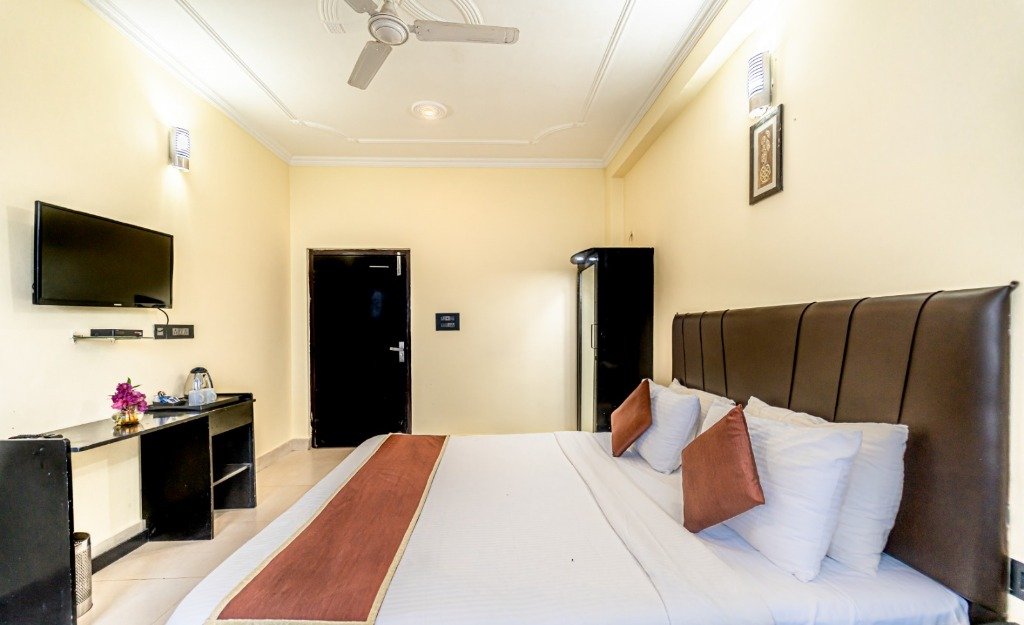 Super Deluxe Room with Private Balcony - Photo 2