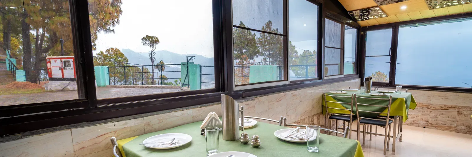 Glass Window Mountain View Dining